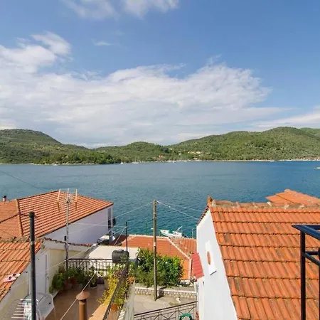 Amalia Sea View House *